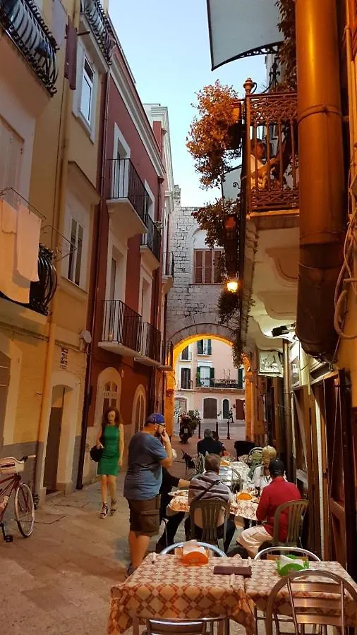 Arco Della Luna Bari 0*,  Italy